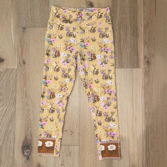 UFT/S Spell ⋆ ☾⋆ Active Wild Bloom Leggings in Mustard - Picture 5 of 10